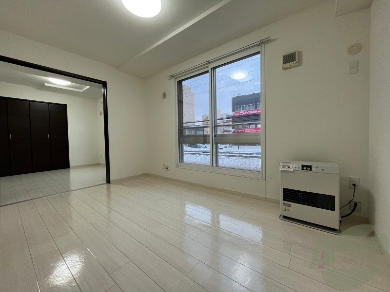 居室・リビング　明るいお部屋は気持ちよく過ごせそうですね。