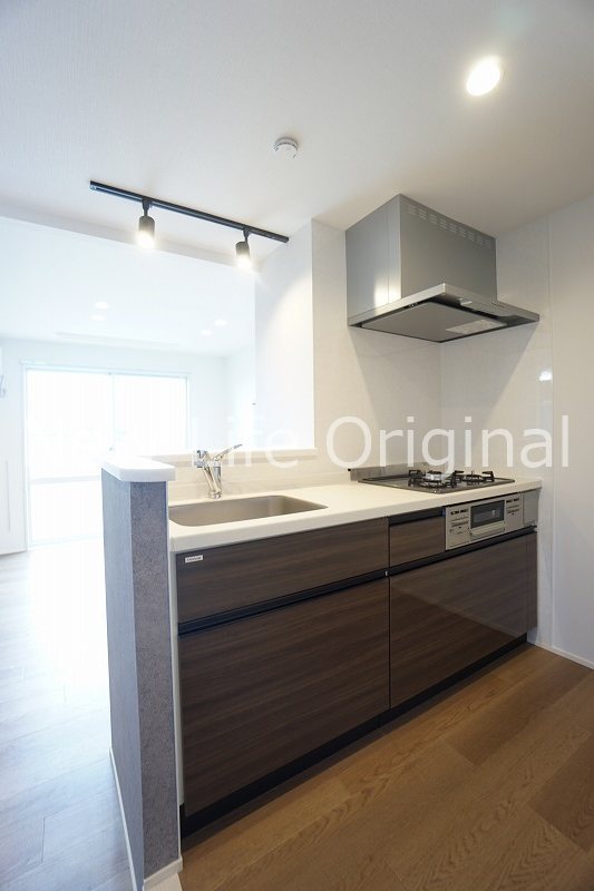 キッチン　3口コンロのシステムキッチン完備☆