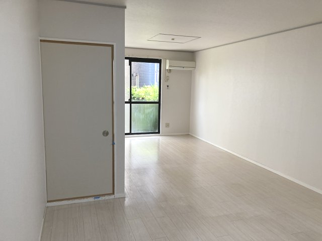 居室・リビング　こちらのリビングで趣味の時間をお楽しみください