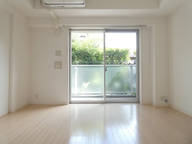 居室・リビング　内観１