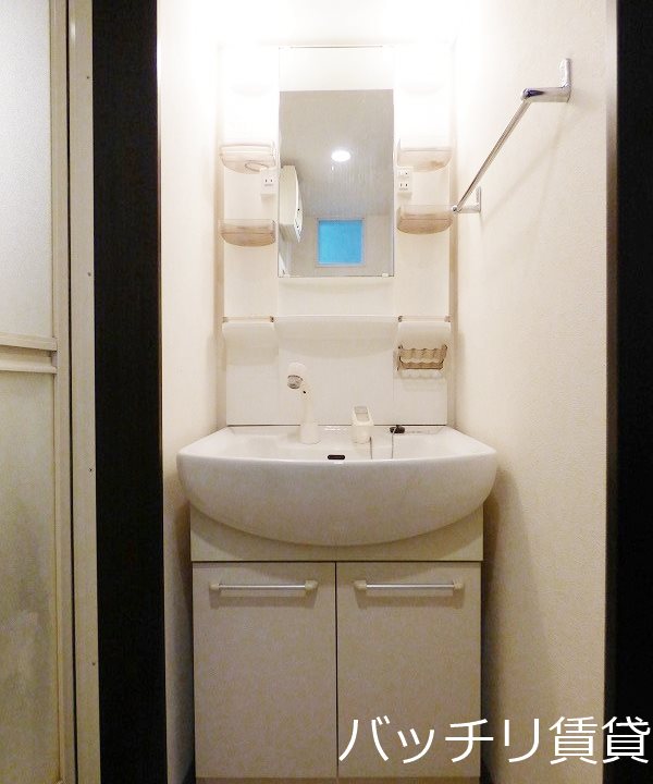 洗面設備　画像は同シリーズタイプのため、現況優先
