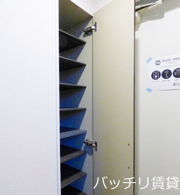 玄関　画像は同シリーズタイプのため、現況優先