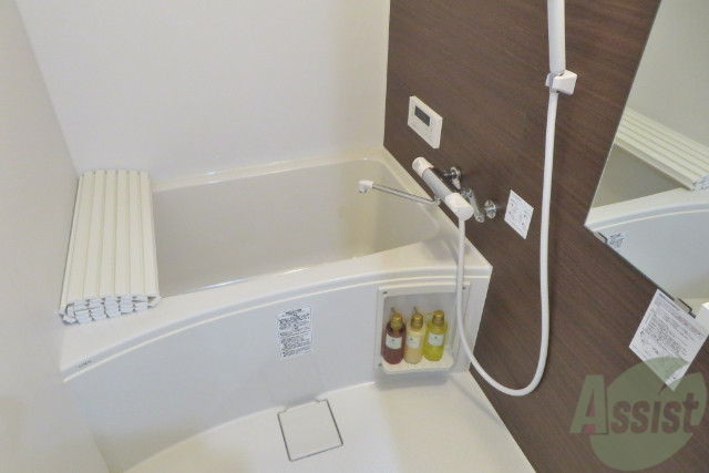 バス・シャワールーム　広いバスタブでゆっくり休めるね。