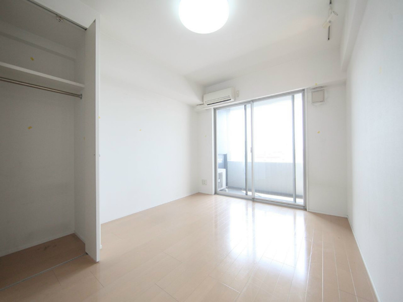 収納　洋室9.4帖　クローゼット付（収納充実してます）