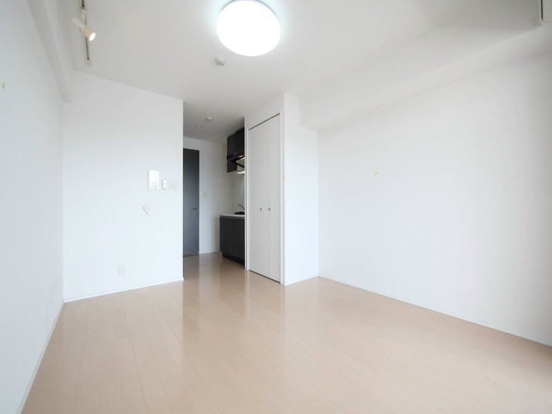 居室・リビング　洋室9.4帖　クローゼット付（収納充実してます）