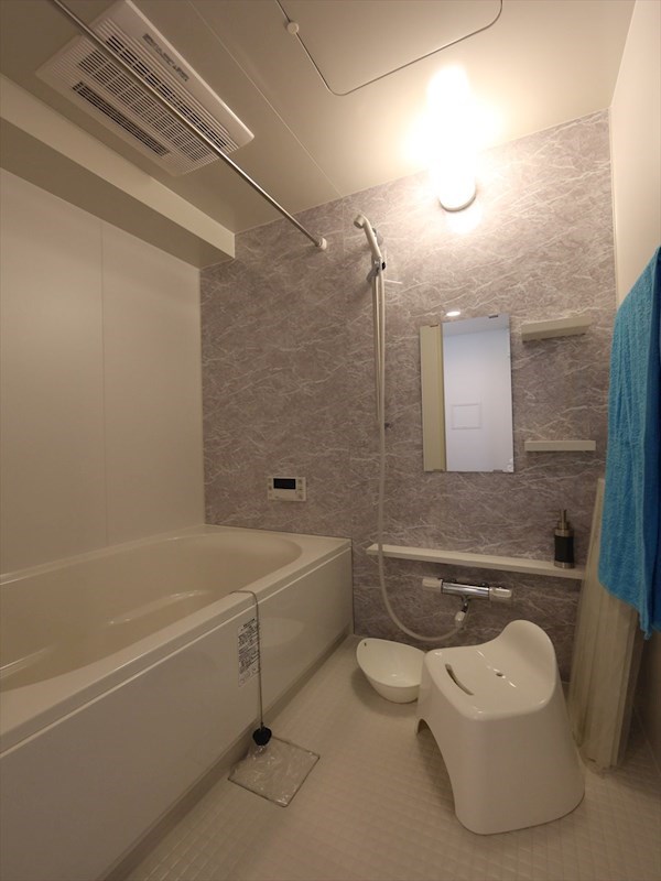 バス・シャワールーム　浴室暖房乾燥機付　追い焚き・オートバス機能付お風呂