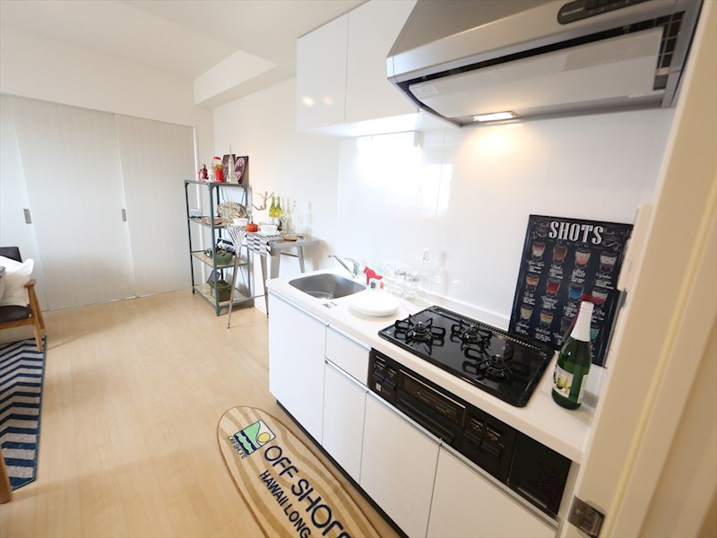 キッチン　システムキッチン（ガス3口コンログリル付）