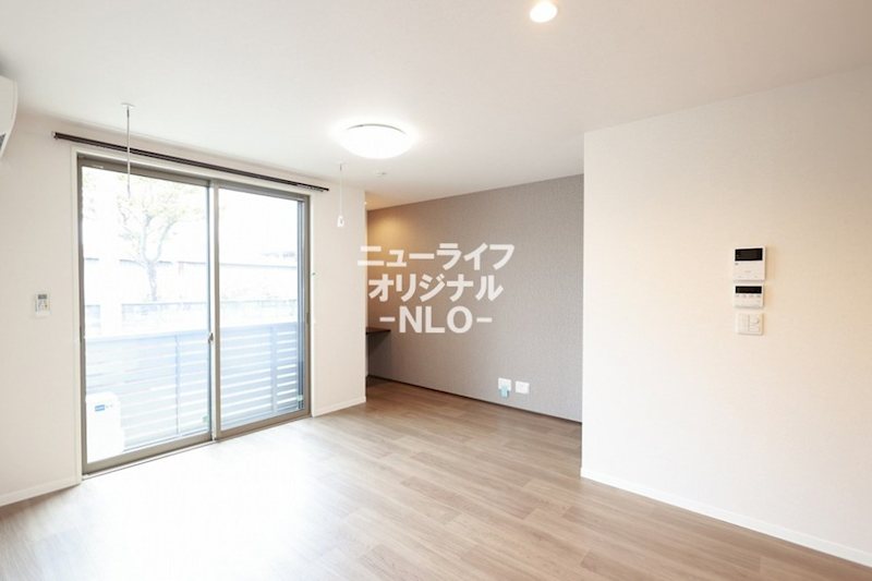 居室・リビング　LDK13.8帖　隅にはワークカウンター付きです☆