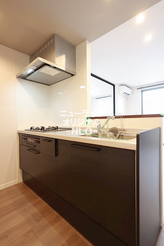 キッチン　３口グリル付システムキッチン。出し入れしやすいスライド収納☆