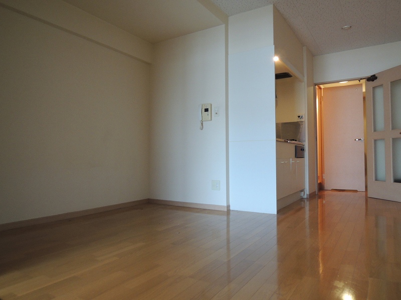 居室・リビング　同物件別室の参考写真です。現状を優先します。