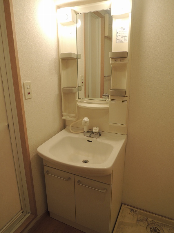 洗面設備　同物件別室の参考写真です。現状を優先します。