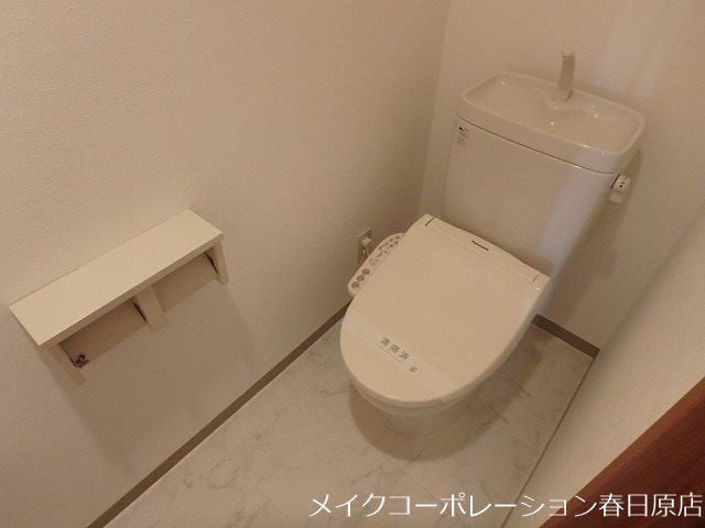 トイレ　写真は同型タイプ