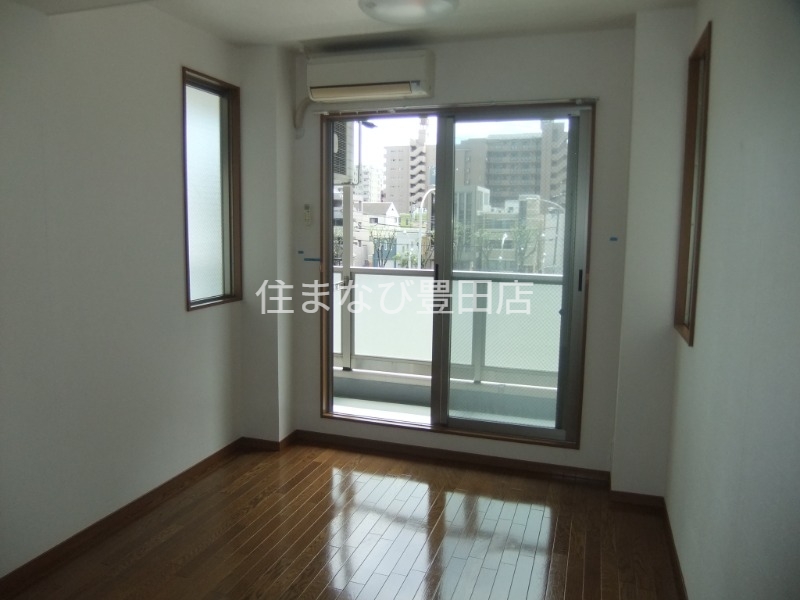 居室・リビング　同型別部屋写真