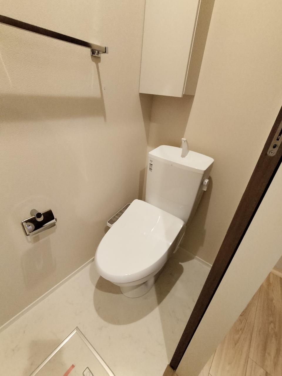 トイレ　温水洗浄暖房便座