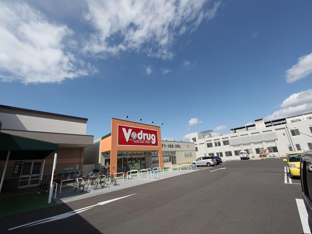ドラックストア　Ｖ・ｄｒｕｇ中部薬品 堀越店 (ドラッグストア)（ドラッグストア）まで576m