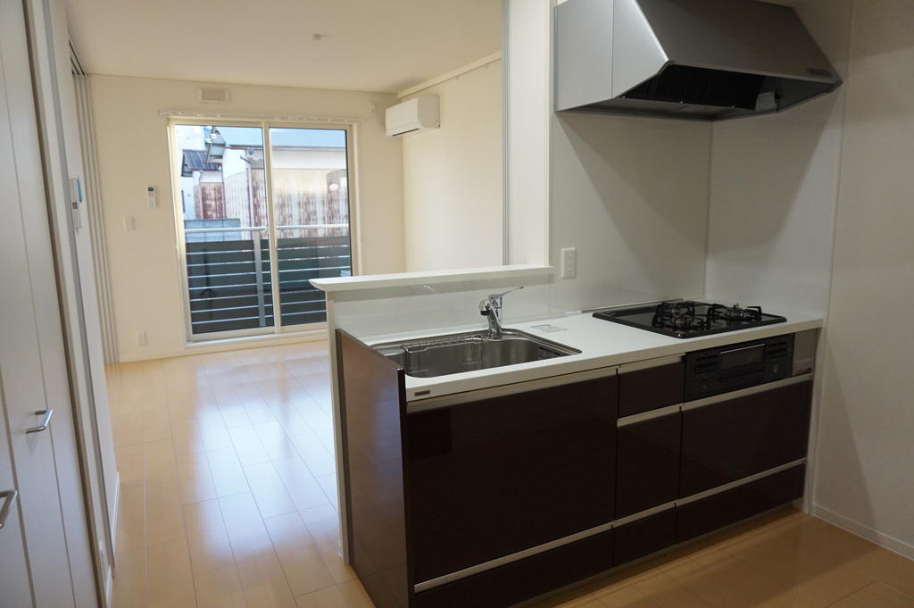 キッチン　※内観写真・動画・パノラマは１階の同タイプ間取りのものです。