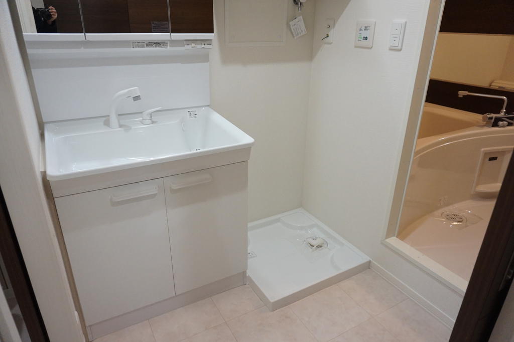 洗面設備　※内観写真・動画・パノラマは１階の同タイプ間取りのものです。