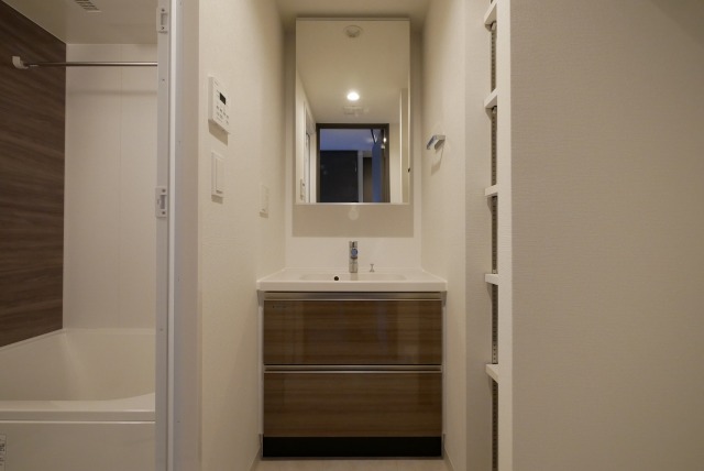 洗面設備　使いやすい独立洗面台です