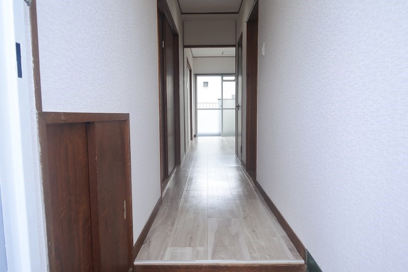 玄関　行ってきます