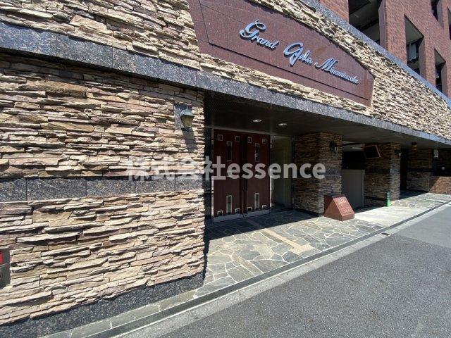 エントランス　弊社ではオンライン対応・現地対応可能です♪