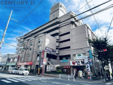 建物外観　オートロックで外部の人間が簡単に出入りできないため安心です。