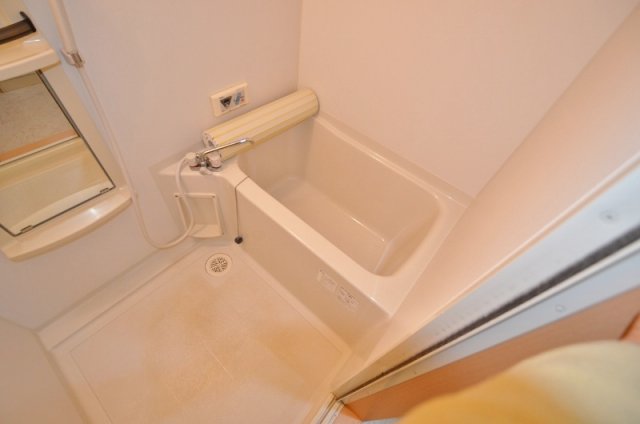 バス・シャワールーム　浴室乾燥機付きで便利です！