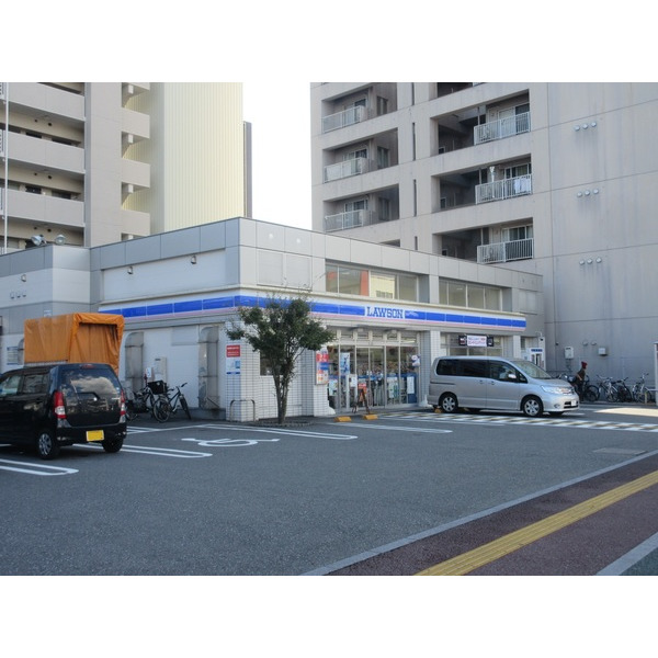 コンビニ　ローソン高知新本町店（コンビニ）まで107m
