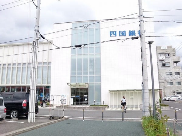 銀行　四国銀行よさこい咲都支店（銀行）まで164m