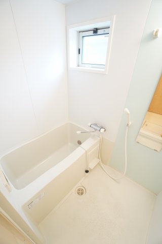 バス・シャワールーム　同物件・反転タイプの写真です。