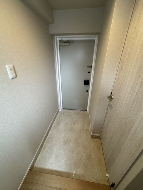 玄関　【玄関】玄関は大理石風に仕上げております。