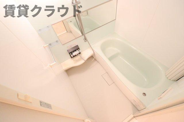 バス・シャワールーム　広々としたバスルーム♪一日の疲れをゆっくり癒してください♪