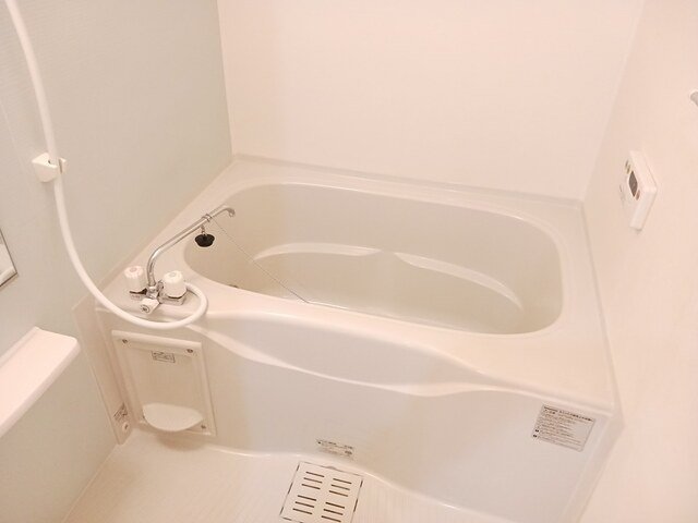 バス・シャワールーム　コンパクトで使いやすいお風呂です