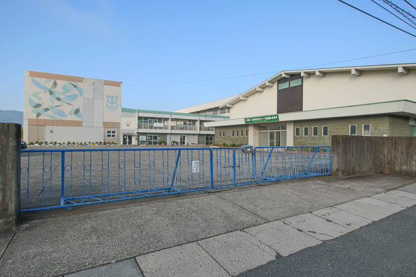 中学校　赤磐市立吉井中学校（中学校）まで956m