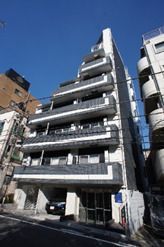 建物外観　鉄筋コンクリート造・総戸数は30戸です。