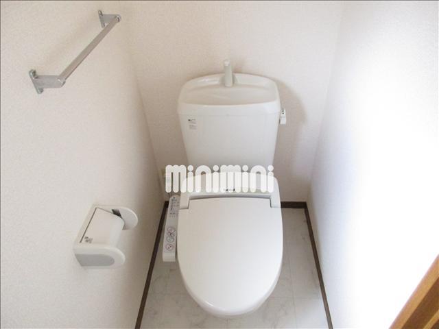 トイレ　手洗い、ウォシュレット付きのトイレです