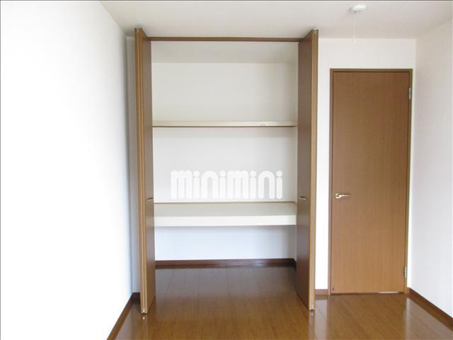 収納　奥行きのある大き目クローゼットです