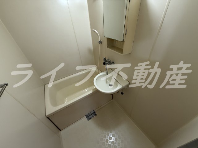 バス・シャワールーム　落ち着いた空間のお風呂です