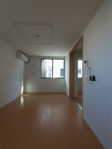 居室・リビング　こちらの居間で趣味の時間をお楽しみください