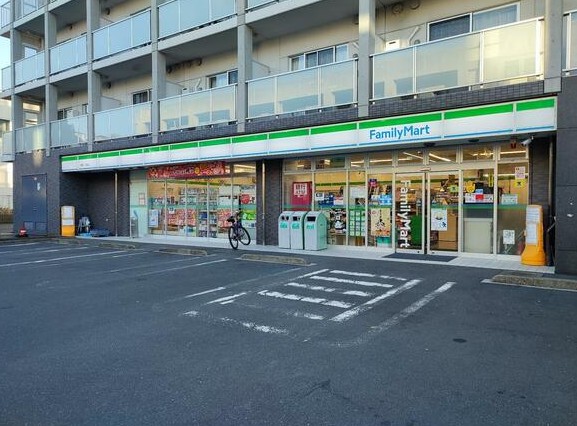 コンビニ　ファミリーマート 大岡二丁目店（コンビニ）まで409m