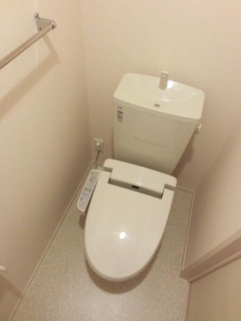 トイレ　冬でもあたたか温水洗浄暖房便座