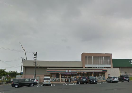 コンビニ　セブンイレブン札幌里塚緑ケ丘店（コンビニ）まで690m