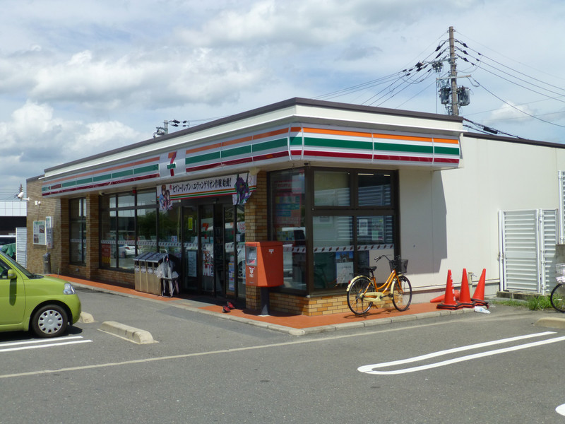 コンビニ　セブンイレブン（コンビニ）まで500m