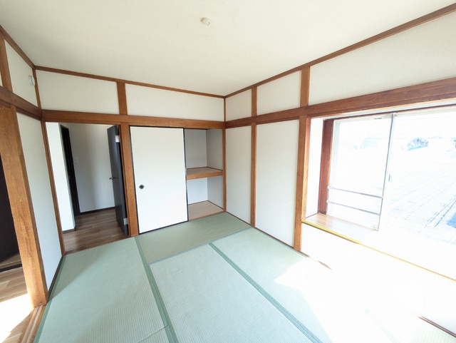 その他部屋・スペース　出窓がある和室