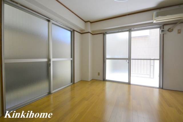 居室・リビング　写真は別のお部屋のものでございます