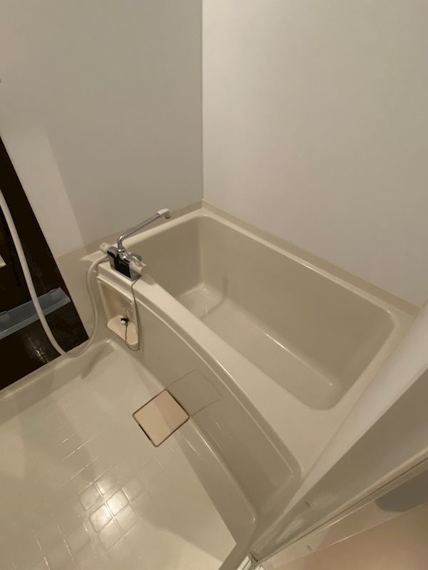 バス・シャワールーム　コンパクトで使いやすいお風呂です