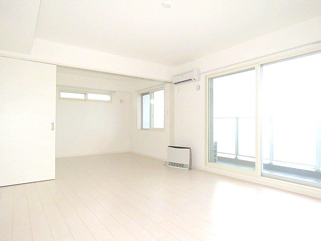 居室・リビング　東向きのお部屋です☆