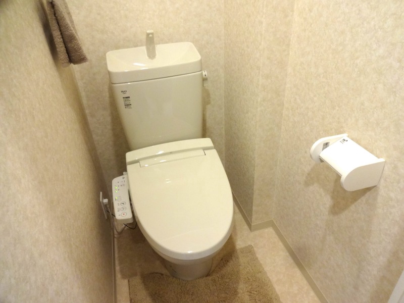 トイレ　冬場も安心の温水洗浄便座！