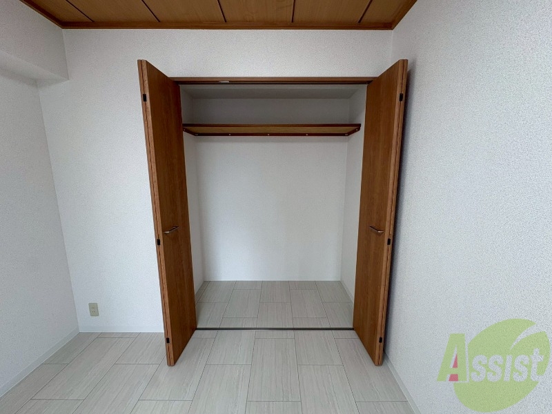 収納　上のほうにはあまり使わないものをしまっておくと良さそう。