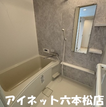 バス・シャワールーム　一日の疲れを癒しましょう。