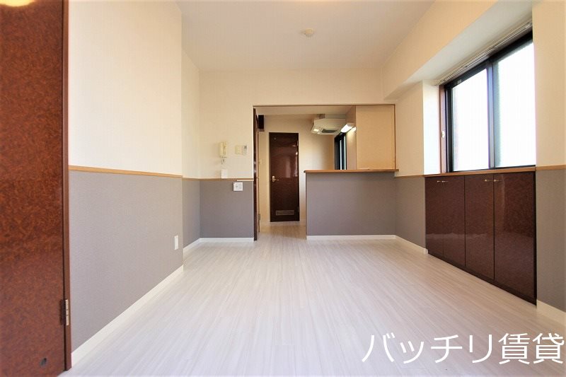 居室・リビング　類似写真使用のため、現状を優先致します。